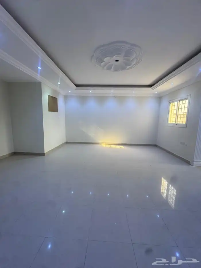 شقة خمس غرف للايجار السنوي حي الصفا 19