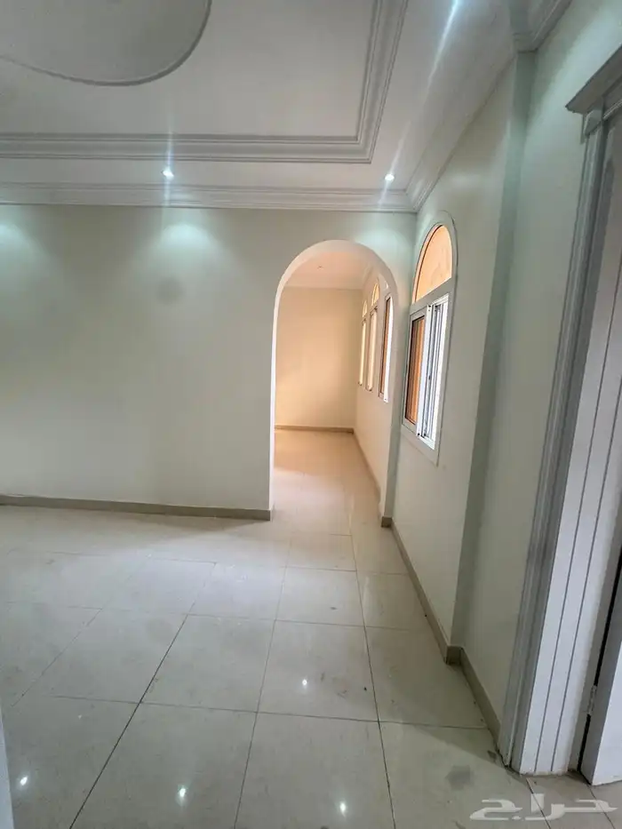 شقة خمس غرف للايجار السنوي حي الصفا 20