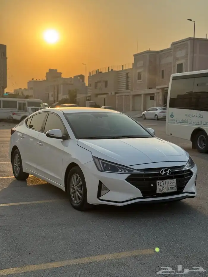 هيونداي افانتي 2