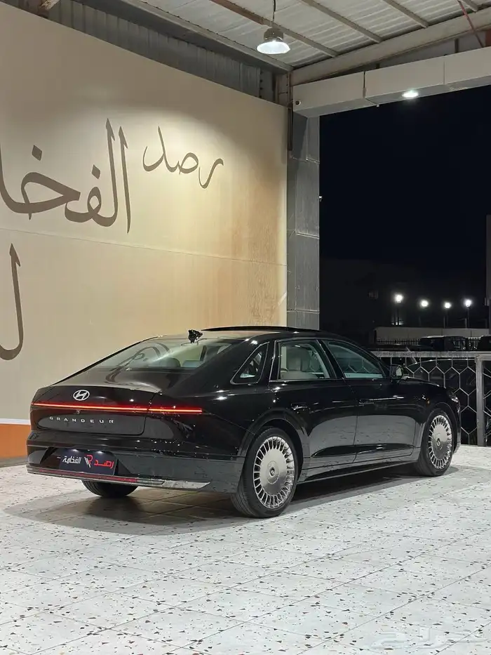 ازيرا 2023 كالجرافي V6 فل كامل . رصد الفخامة 12