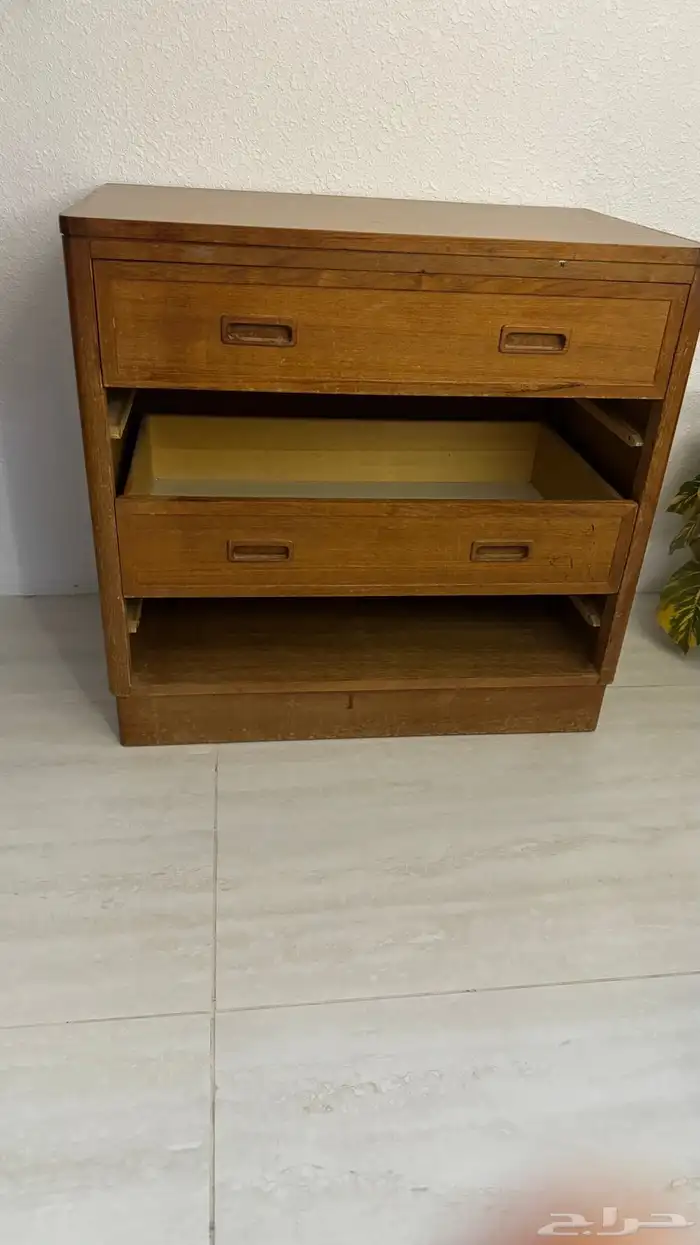 دولاب خشب نظيف 3
