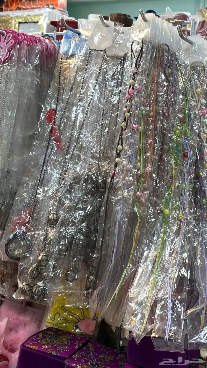 يوجد بضاعة محل 13