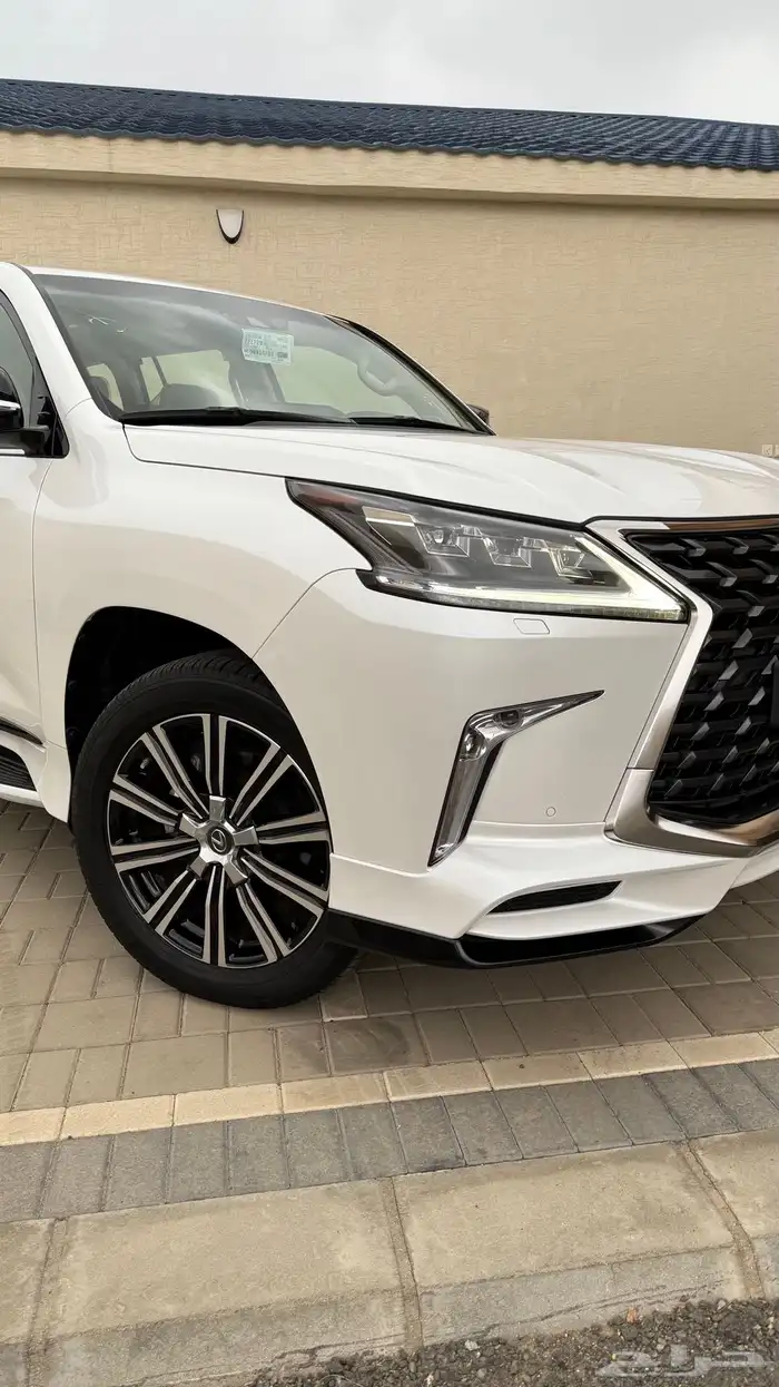 لكزس LX570 سعودي 2021 فل كامل سبورت شبه الاصفار 5