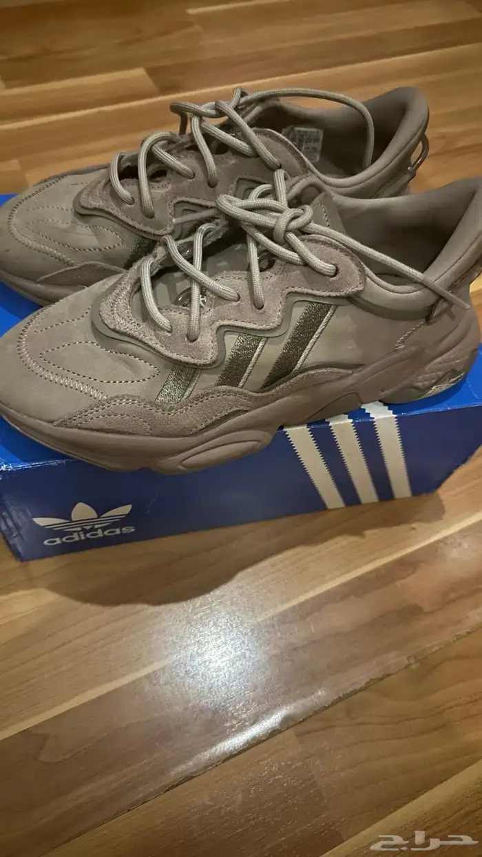 حذاء رياضي Addidas 1