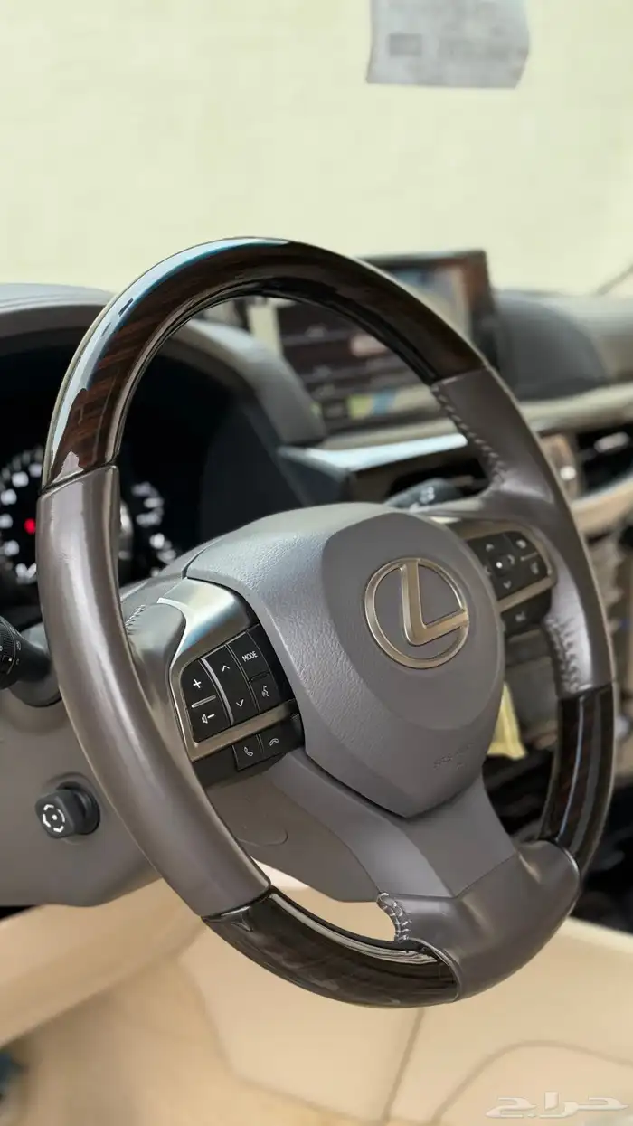 لكزس LX570 سعودي 2021 فل كامل سبورت شبه الاصفار 11