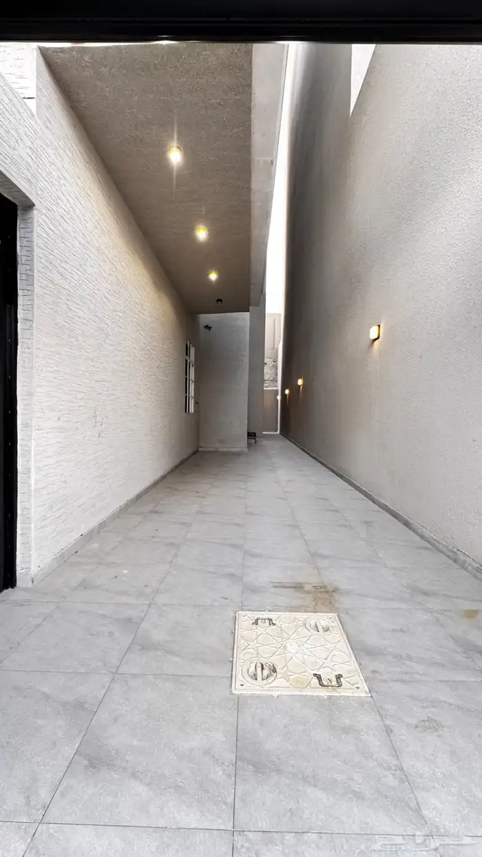 للبيع شقق ارضيه وعلوىه بجوار مطار ابها مساحات كبيره 4
