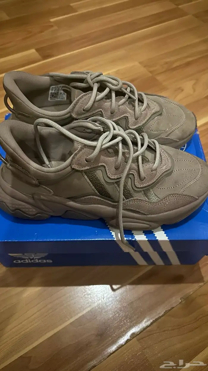 حذاء رياضي Addidas 3