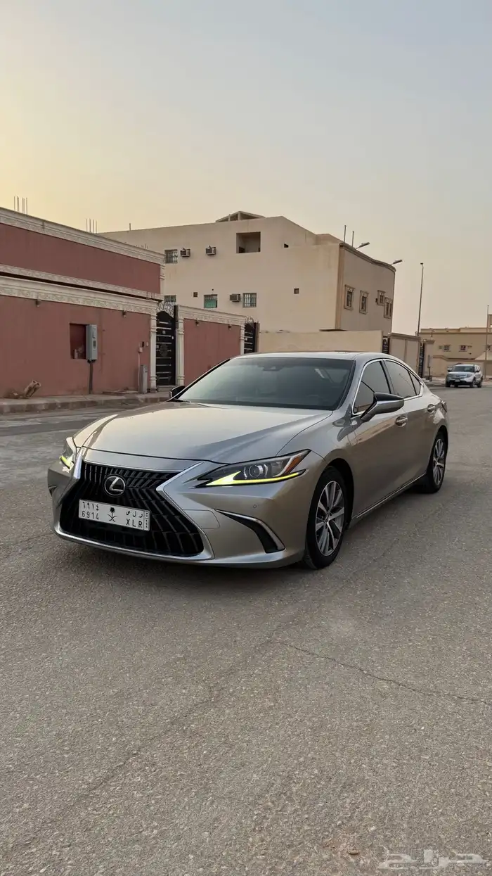 لكزس 2019 ES350 تيتانيوم 1