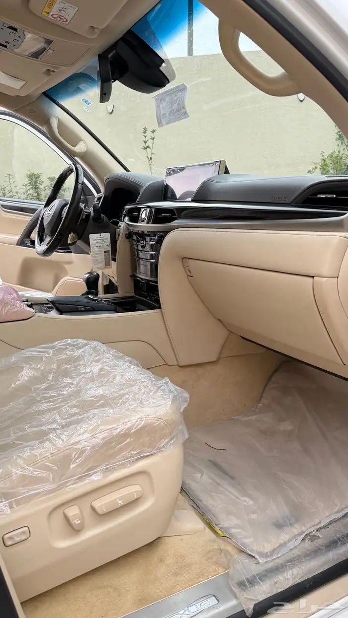 لكزس LX570 سعودي 2021 فل كامل سبورت شبه الاصفار 12