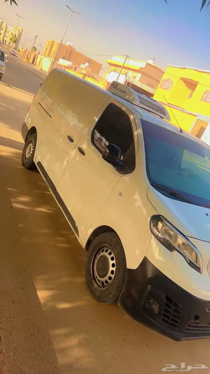 باص بيجو اكسبريت ثلاجه للايجار الشهري والسنوي 2