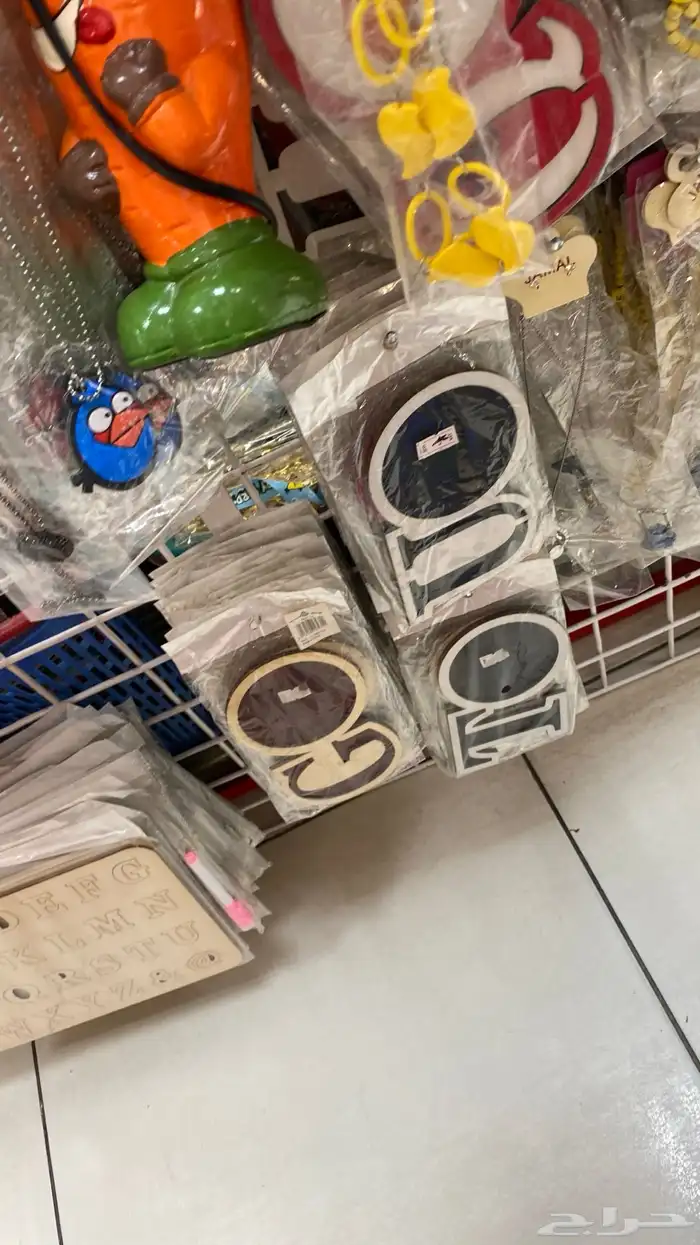 يوجد بضاعة محل 8