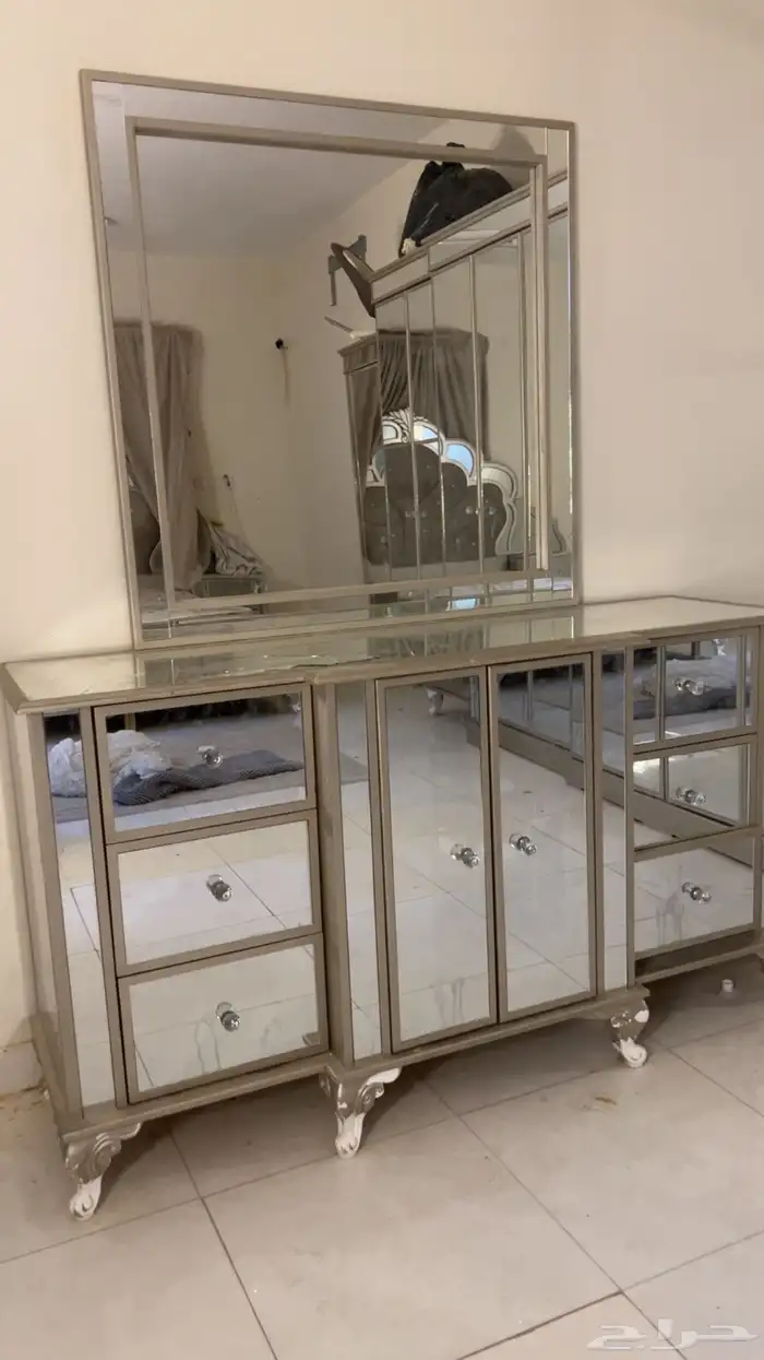 غرفه نوم سرير نفرين و2 كومدينا صغيره و1 كومدينا ودرج ملابس 0