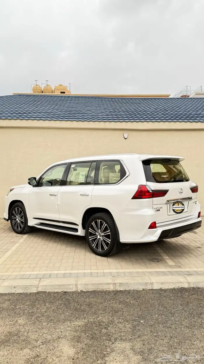 لكزس LX570 سعودي 2021 فل كامل سبورت شبه الاصفار 3