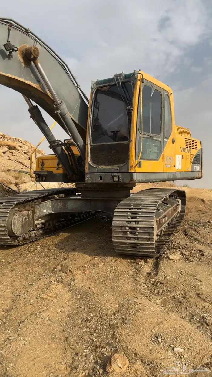 سواق بوكلين اي مقاس خبره في البنيان والقص والحفريات 0