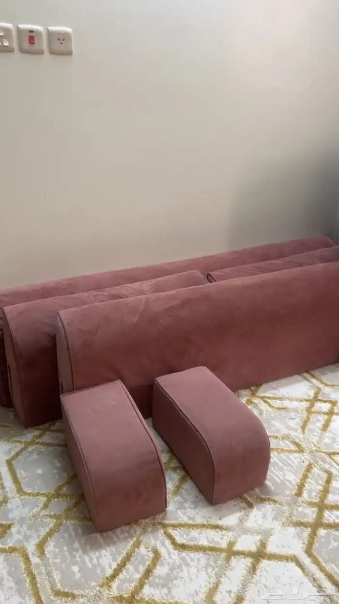 مساند ظهر حرف يو مع 2 تكايات نظيفه 0