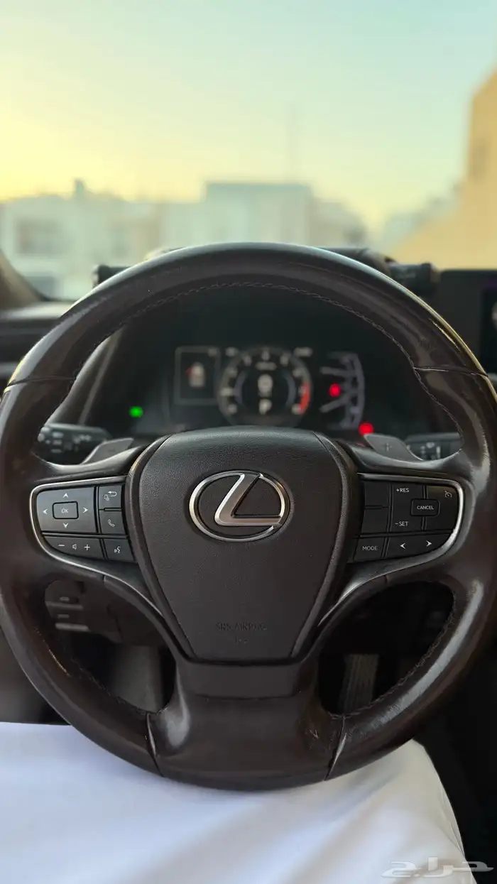 لكزس 2019 es250 للبيع او البدل المناسب 6