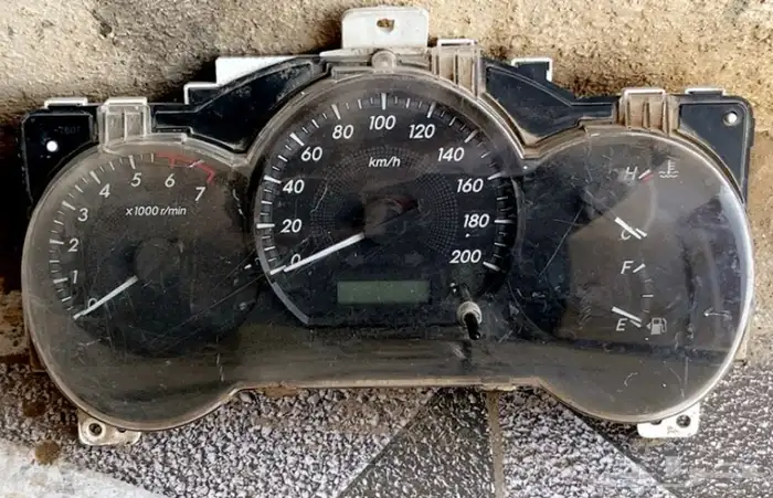 قطع غيار لنكون تاون كار من 2003 إلى 2008 14