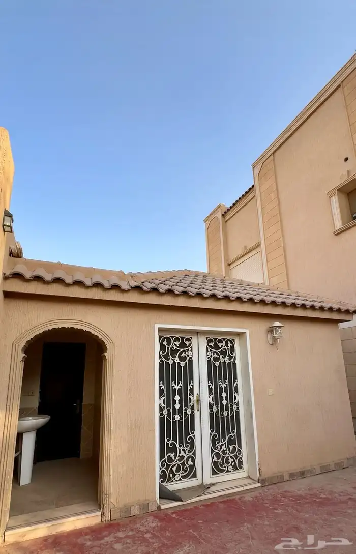 فيلا للبيع بظهره البديعه 900م 4