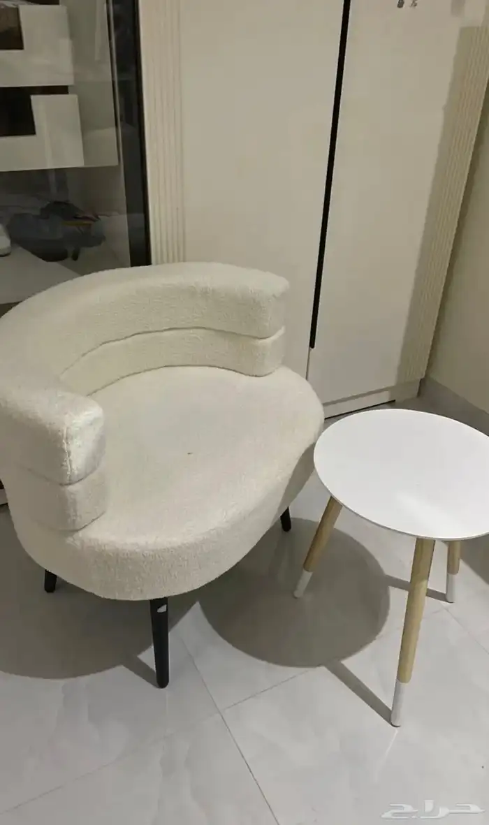 كرسي وطاوله للبيع السريع 0
