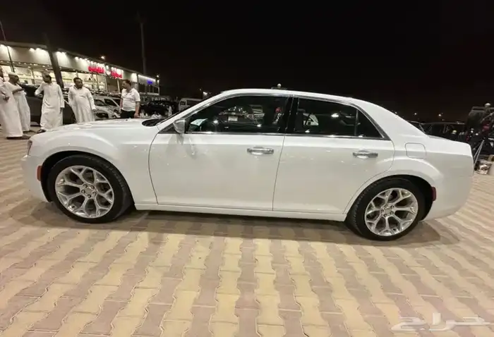 كرايزلر C300 موديل 2020 فل كامل 8 سلندر نضيف 3