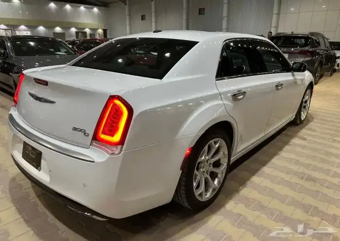 كرايزلر C300 موديل 2020 فل كامل 8 سلندر نضيف 25