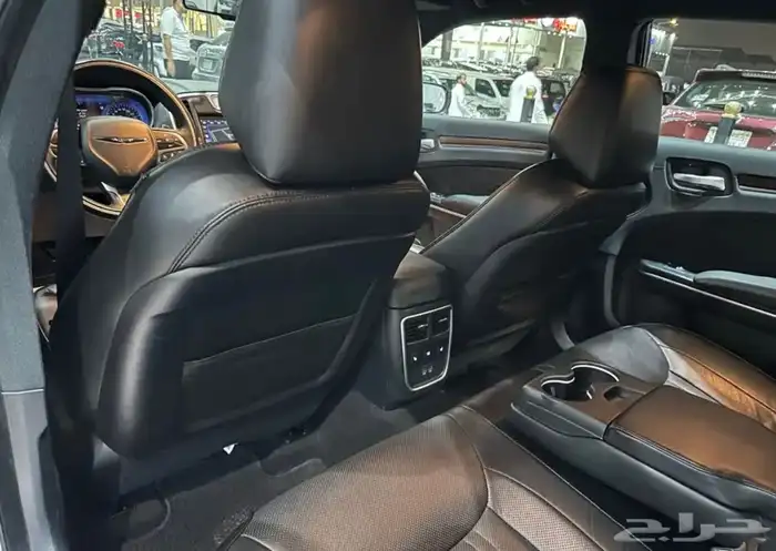 كرايزلر C300 موديل 2020 فل كامل 8 سلندر نضيف 19