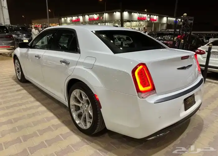 كرايزلر C300 موديل 2020 فل كامل 8 سلندر نضيف 24