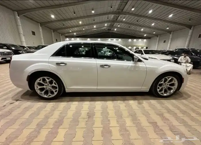 كرايزلر C300 موديل 2020 فل كامل 8 سلندر نضيف 4