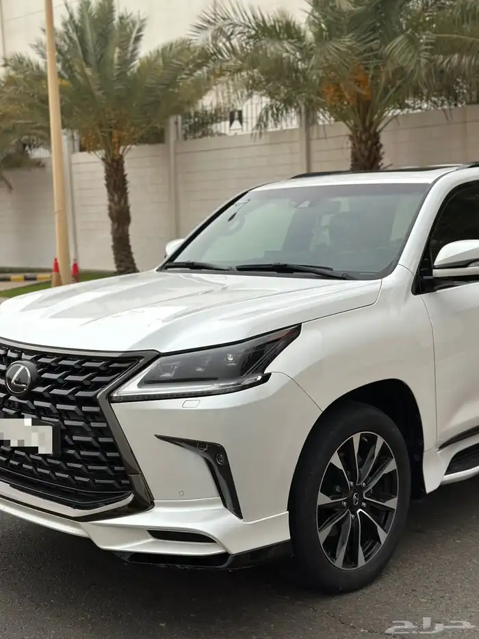 لكزس LX570 2021 بلاك ادشن شبه جديد 4