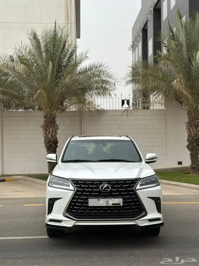 لكزس LX570 2021 بلاك ادشن شبه جديد 1