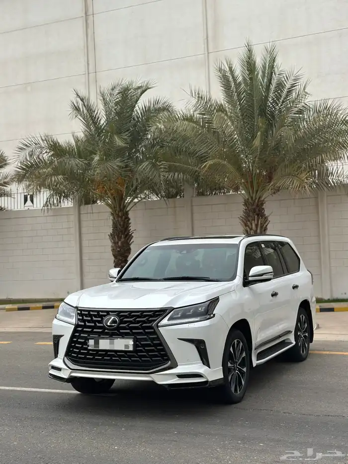 لكزس LX570 2021 بلاك ادشن شبه جديد 3