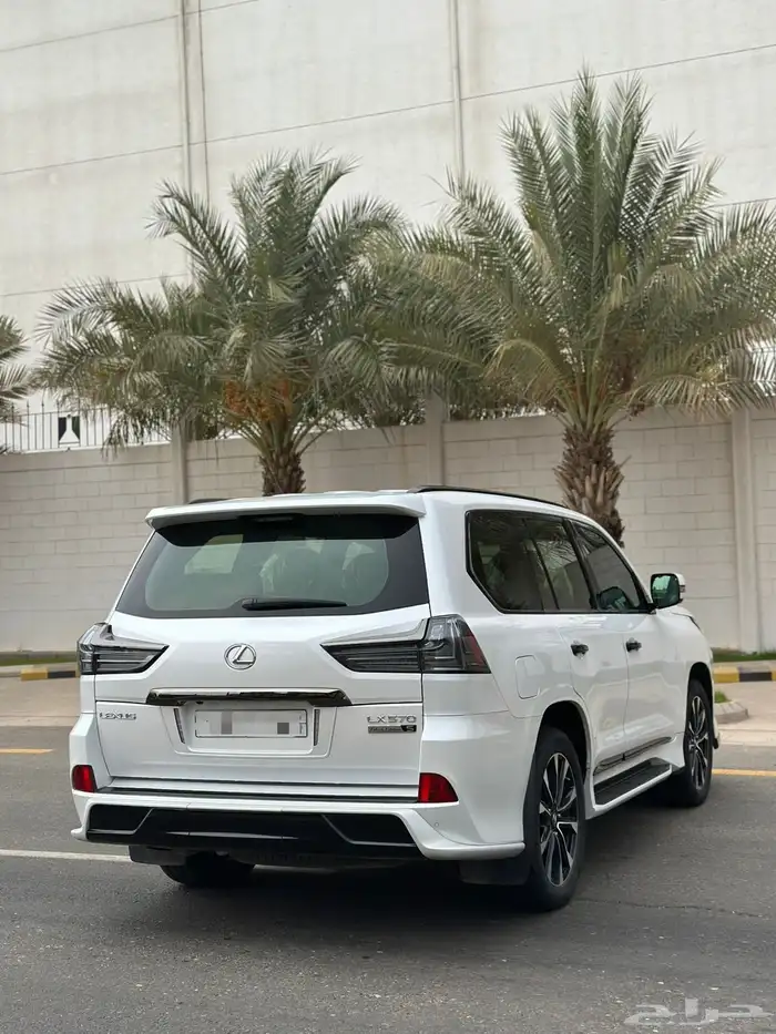 لكزس LX570 2021 بلاك ادشن شبه جديد 12