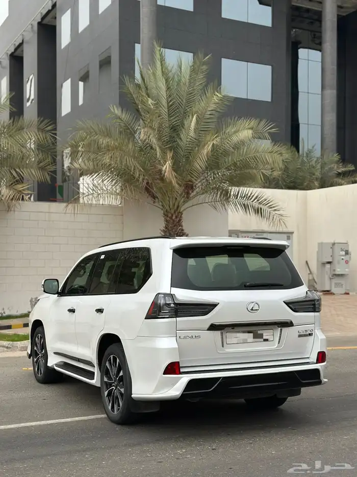 لكزس LX570 2021 بلاك ادشن شبه جديد 11