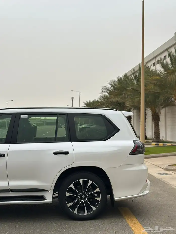 لكزس LX570 2021 بلاك ادشن شبه جديد 7
