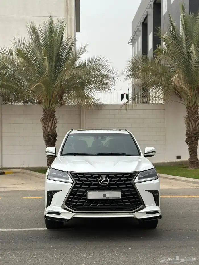 لكزس LX570 2021 بلاك ادشن شبه جديد 2