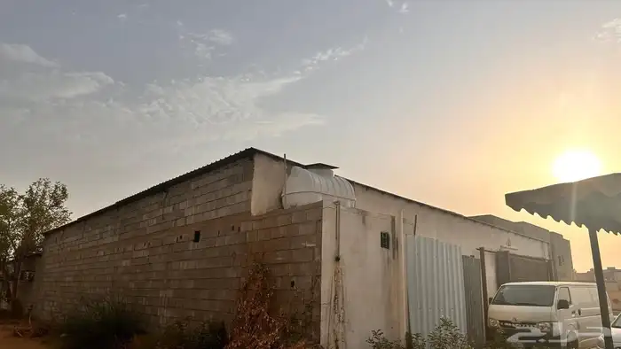 مستودع مع سكن عمال 0
