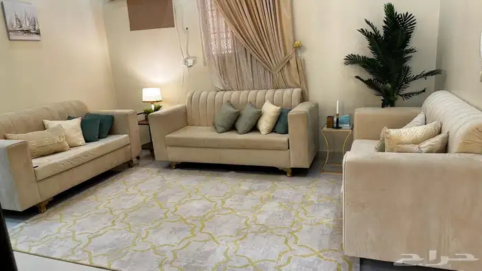 كنب وزوليه وطاولات للبيع نظظيفه 1