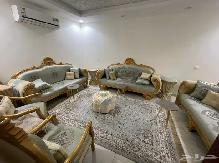 للبيع طقم كنب بحالة ممتازة 0
