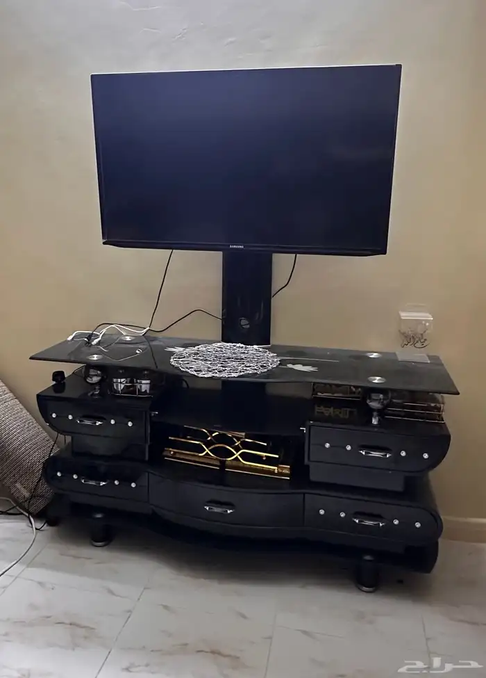 دولاب شاشه 1