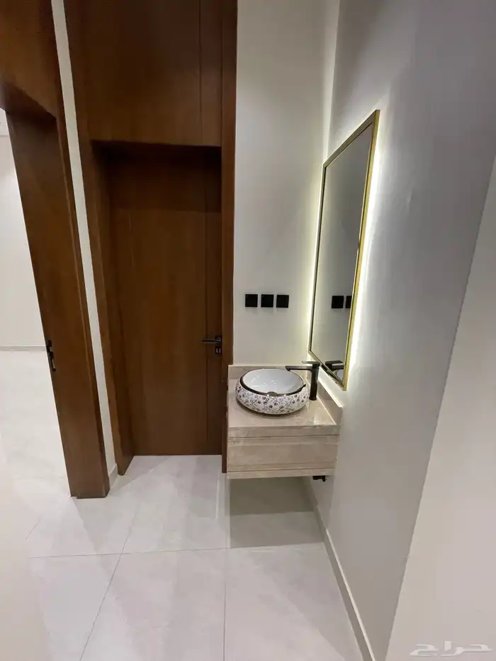 للبيع ارواف ارضيه وعلويه تشطيب vip ابها المحاله 25