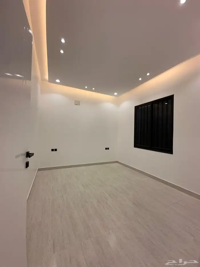 للبيع روف دور ثاني بملحق مع سكاي لايت تشطيب مودرن مساحه350م 21