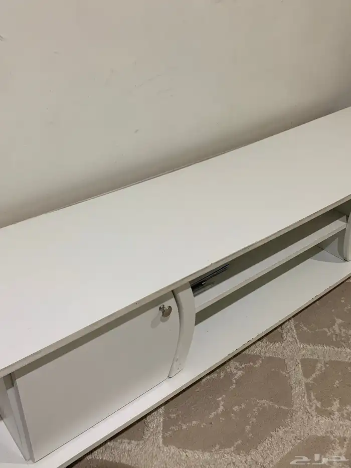 طاولة بيضاء 0