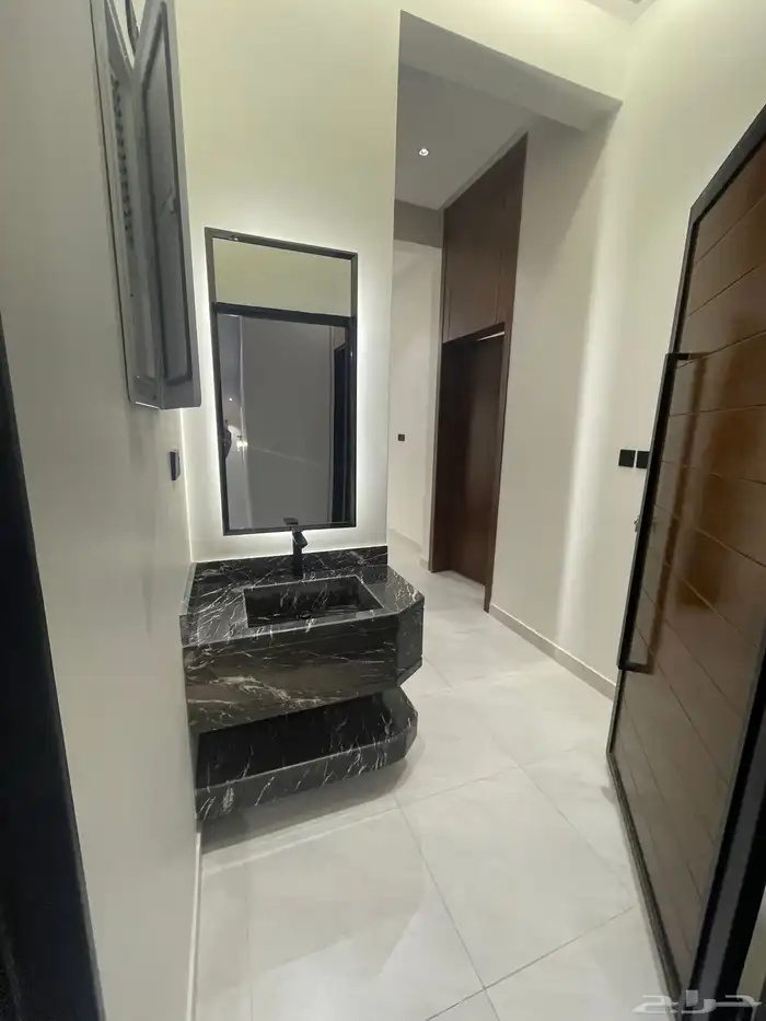 للبيع ارواف ارضيه وعلويه تشطيب vip ابها المحاله 44