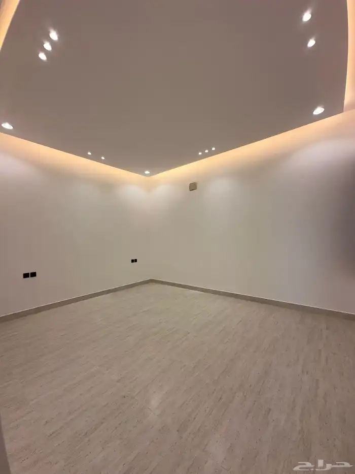 للبيع روف دور ثاني بملحق مع سكاي لايت تشطيب مودرن مساحه350م 23