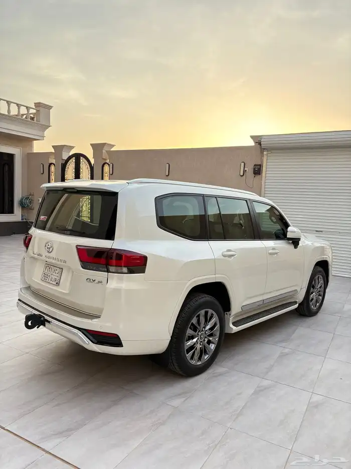 لاندكروزر 2023 رقم L4 10