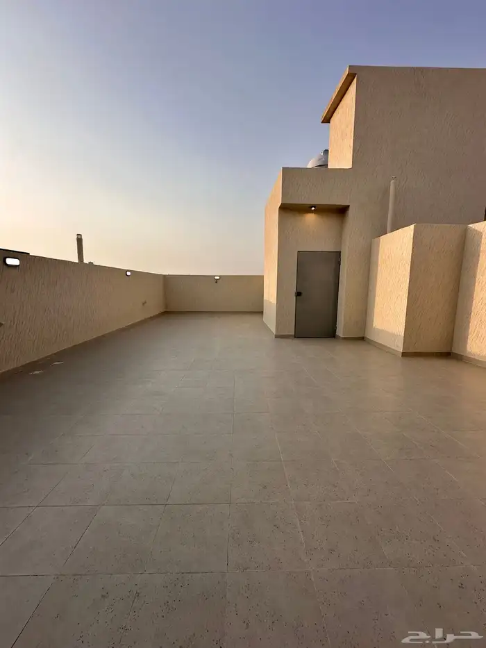 للبيع روف دور ثاني بملحق مع سكاي لايت تشطيب مودرن مساحه350م 27