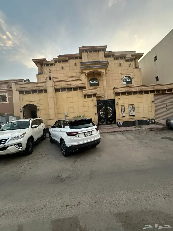 شقه جديده مودرن شهرى 3500 حى اليرموك 0