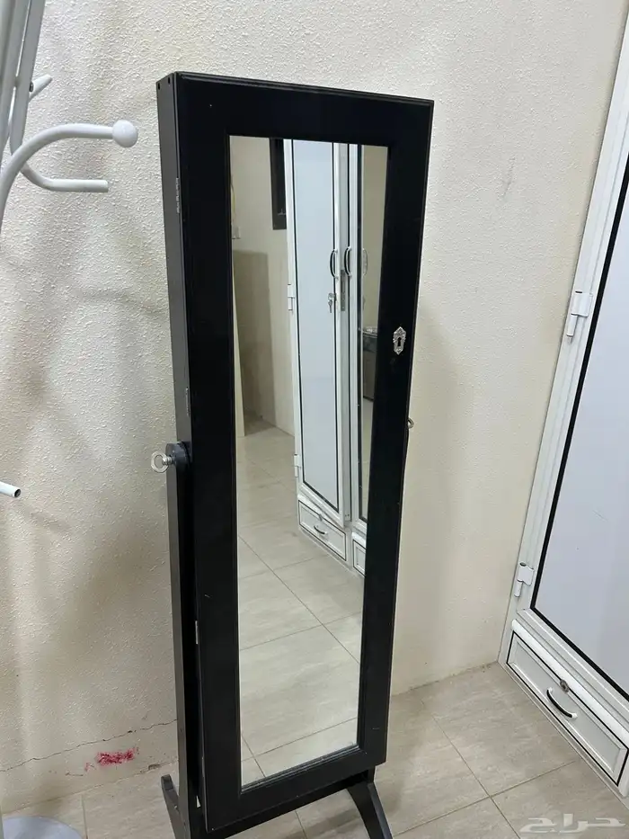 تسريحه مستخدمه شبه جديده 0