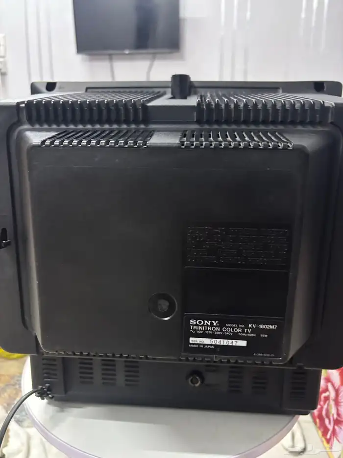 تلفزيون سوني من نوع Sony Trinitron CRT مع ريموت الأصلي 16 14