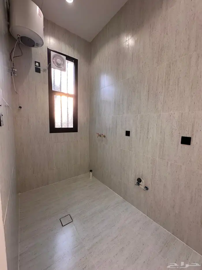 للبيع روف دور ثاني بملحق مع سكاي لايت تشطيب مودرن مساحه350م 25